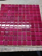 Mozaika szklana 30x30cm różowa z wstawkami z kostek z lekkim brokatem