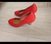 Czerwone eleganckie buty na obcasie CCC 39