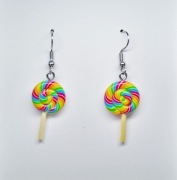 Kolczyki wiszące na biglu małe lizaki z modeliny fimo 