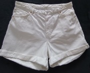 KRÓTKIE SPODENKI JEANSOWE MONKI R. 46