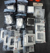 Simon 10 przełączniki, gniazdka, oprawki i inne - zestaw