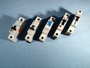 BEZPIECZNIKI WYŁĄCZNIKI NADPRĄDOWE 6-100A/230-400V