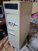 Stary retro komputer Big Tower Creative live drive ir