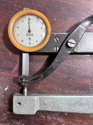 Grubościomierz czujnikowy