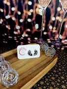 Kolczyki sztyfty małe wachlarze. Czarno srebrna elegancja.