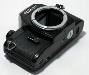 Aparat Nikon EM analogowy korpus