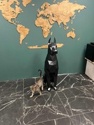 Nowoczesna rzeźba geometryczna dobermana – stal nierdzewna