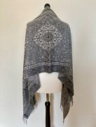 Duży szal firmy Fraas 