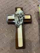 Krzyż do powieszenia Jezus NOWY