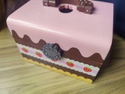 drewniany tort talerzyki, skrzynka zabawwk