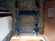 Duży chodzik dla seniora z hamulcem