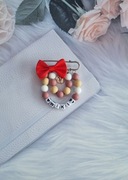 Przypinka , broszka do wózka z czerwoną kokardą