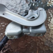 Zawias maski prawy Dacia Sandero Stepway III 