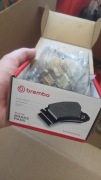 Sprzedam NOWY zestaw hamulcowy Brembo (tarcze + klocki)