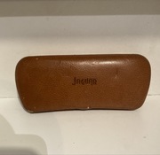 etui na okulary JAGUAR brązowe z wadami, ładne markowe