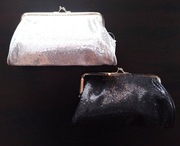 Dwie błyszczące nowe kosmetyczki w zestawie