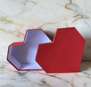 Pudełko w kształcie serca 30x30x10 cm