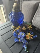 Znicz z kwiatami. Kompozycja wiosenna. Znicz ze stroikiem na Wielkanoc