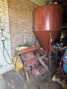 Mieszalnik pasz 1.5t razem ze śrutownikiem