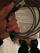 kabel Audio/Video HDMI w oplocie nylonowym, obsługujący standard 8K.