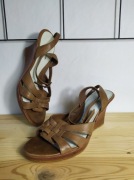 BRONX Skórzane sandały na koturnie Skóra 37