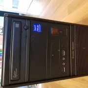 Obudowa komputerowa z wentylatorami i nagrywarką DVD