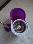 Mop obrotowy  z wiadrem. 