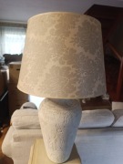 Stylowa lampa stołowa.