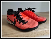 NIKE buty sportowe halówki do piłki nożnej roz. 30