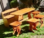 Meble stołowe sosnowe (stół kuchenny lawa ze schowkiem i 4 taborety)