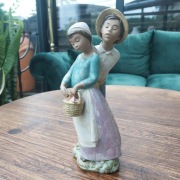 Figurka ceramiczna NAO Lladro para młodych 