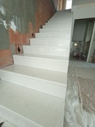 Schody z konglumeratu marmorowego 