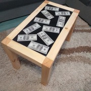 Stolik kawowy żywica motyw pieniędzy 1000 dolarów 