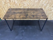 Biurko VASAGLE 135 cm – komputerowe, industrialne, rustykalny brąz + czarny