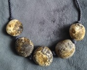 Duże korale bursztynowe tzw ziemniaczki kartofelki na szyję Bursztyn