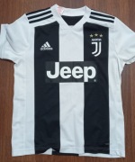 Koszulka domowa Juventusu z sezonu 18/19. 