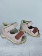 Sandałki dziecięce na rzepy pudrowy róż sandały dla dziewczynki bladoróżowe