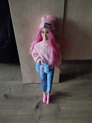 Różowa lalka barbie