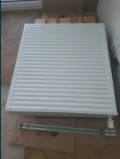 Dwa grzejniki: płytowy Radson i drabinkowy Trinnity FIDO