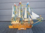 Drewniany model statku, ręcznie wykonany 