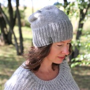 CZAPKA JASNO SZARA KRASNALKA WEŁNA Z NASZYWKĄ