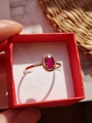 Pierścionek złoty zloto 333 z rubinowym oczkiem r19