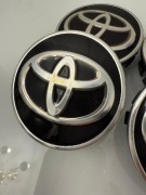 Dekielki kapsle zaślepki felg Toyota 