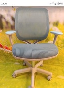 Ergonomiczne krzesło obrotowe dla dziecka