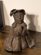 Rzeźba artystyczna "Modlitwa"  z kamionki wypalanej.