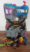 Jaskinia Batmana Fisher Price-ruchoma, idealna dla młodszych dzieci 