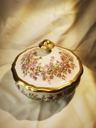 Bomboniera Rosenthal Chippendale, porcelana z dekoracją kwiatową