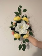 wiązanka stroik kompozycja na grób cmentarz pomnik wszystkich świętych 