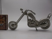 METALOWY MODEL MOTORU CHOPPER Z ZEGARKIEM