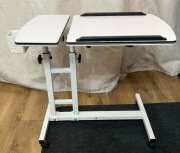 Stolik Półka Pod Laptopa (2 regulowane blaty, kółka z blokadą, koszyk)